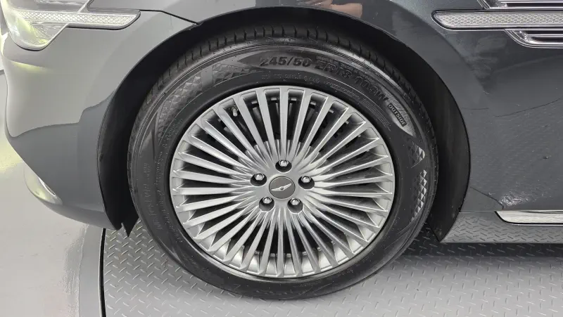 Genesis G90