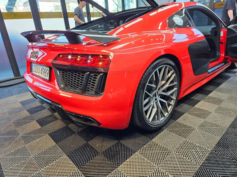Audi R8