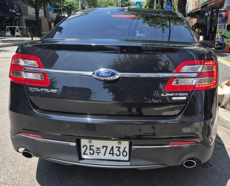 Ford Taurus