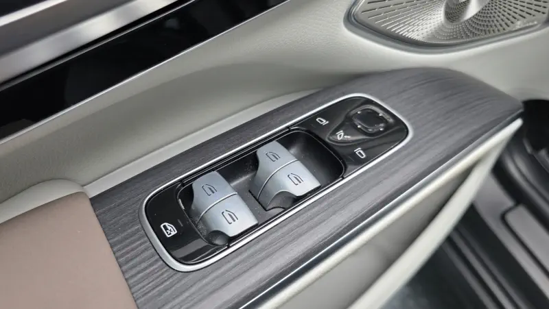 Mercedes-Benz EQS SUV