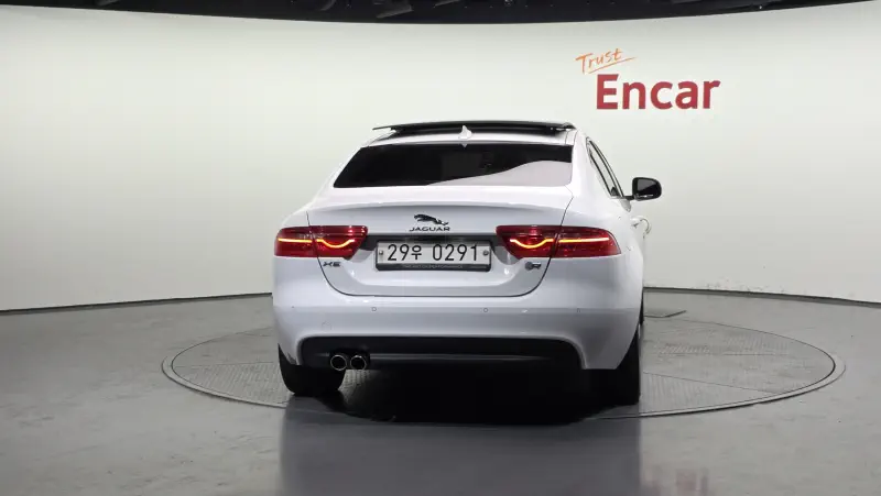 Jaguar XE