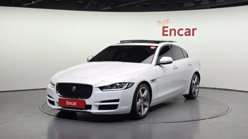 Jaguar XE