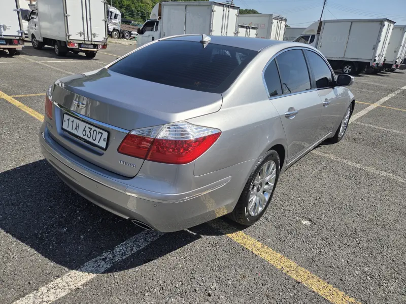 Hyundai Genesis