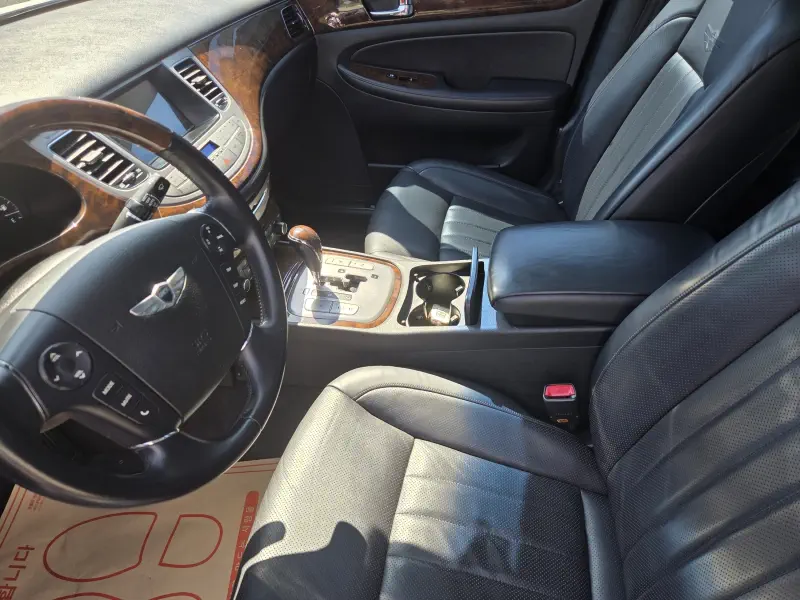 Hyundai Genesis