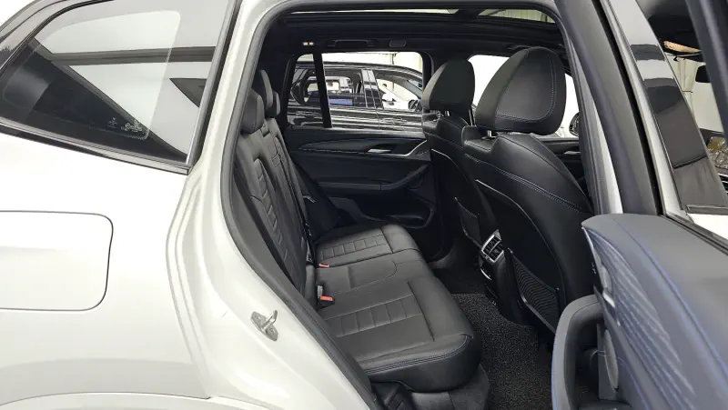 BMW iX3