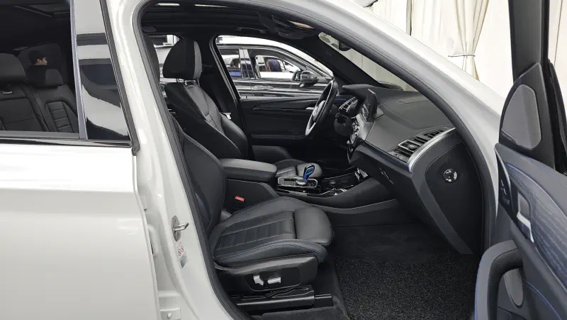 BMW iX3