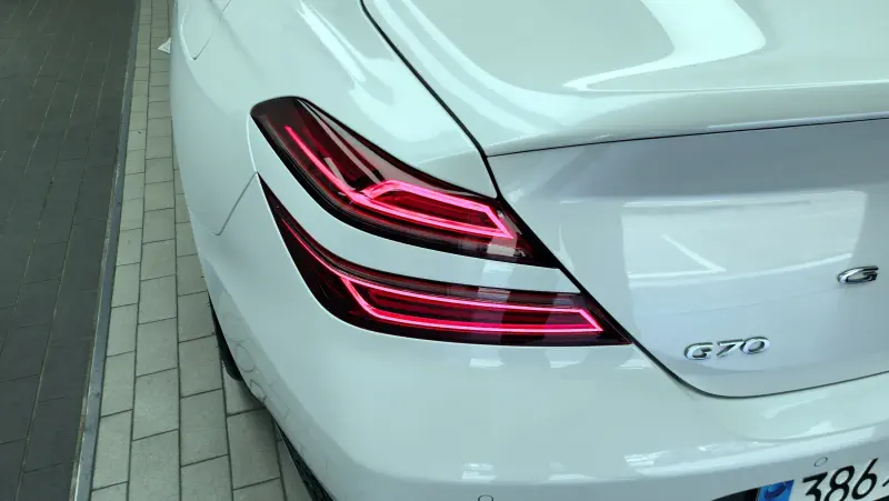 Genesis G70