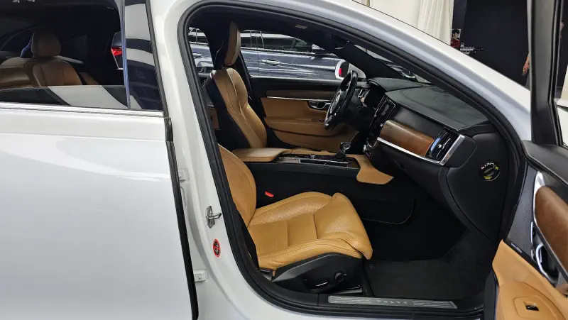 Volvo S90