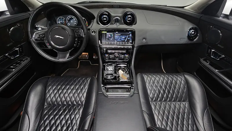 Jaguar XJ