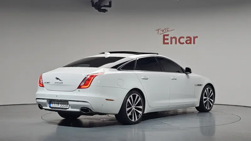Jaguar XJ