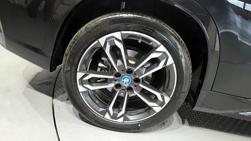 BMW iX1