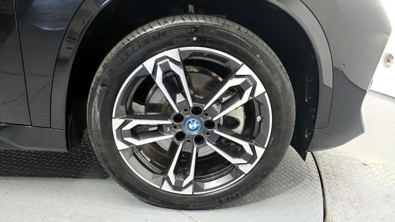 BMW iX1