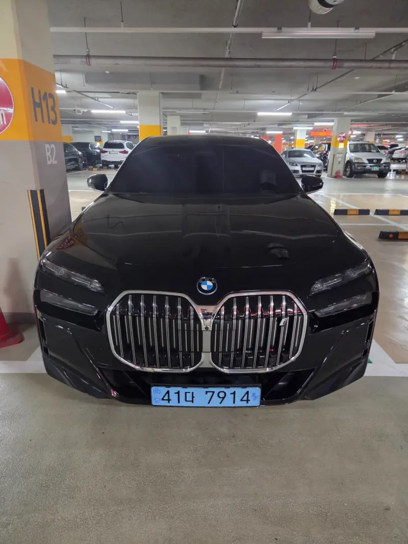 BMW i7