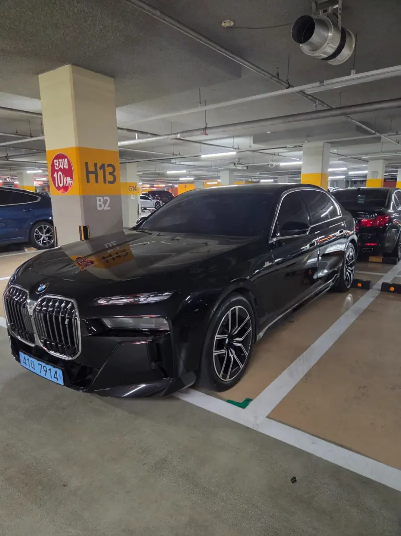 BMW i7