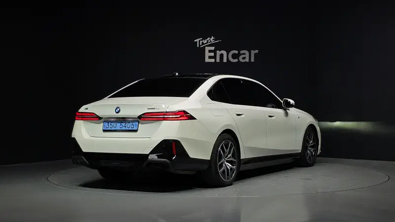 BMW i5