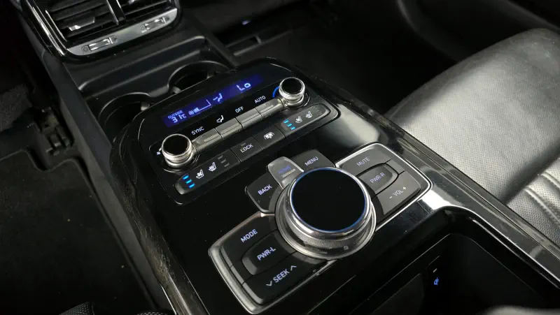Genesis EQ900