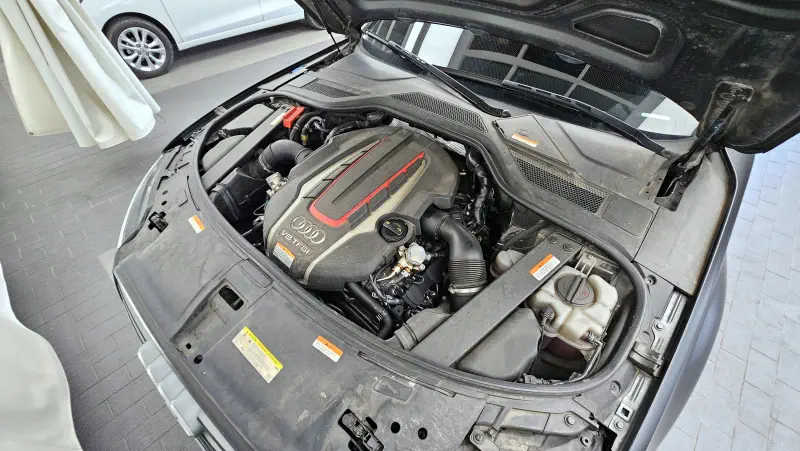 Audi S8