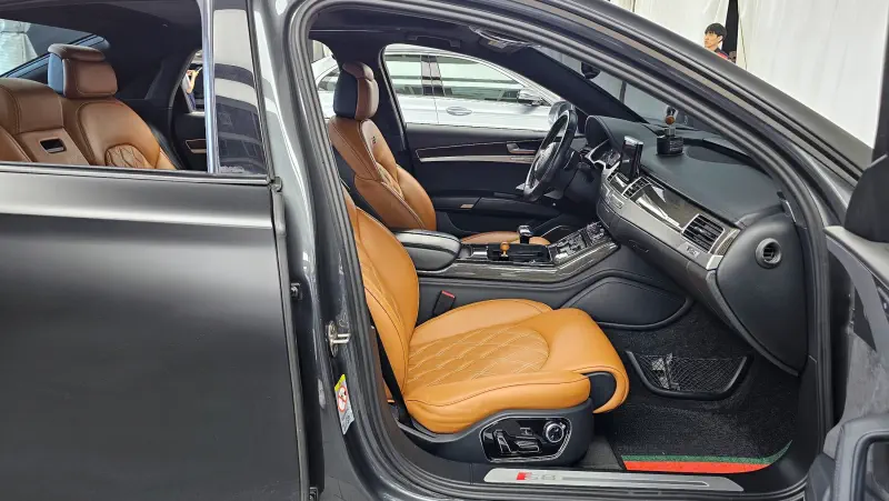 Audi S8