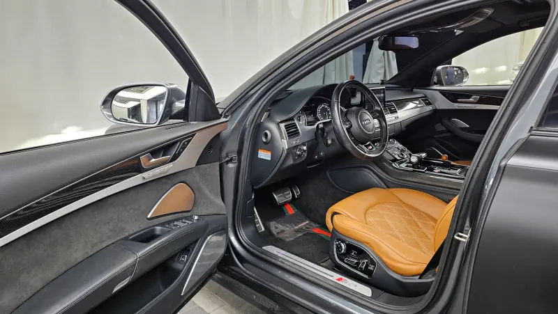 Audi S8