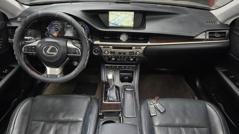 Lexus ES300h