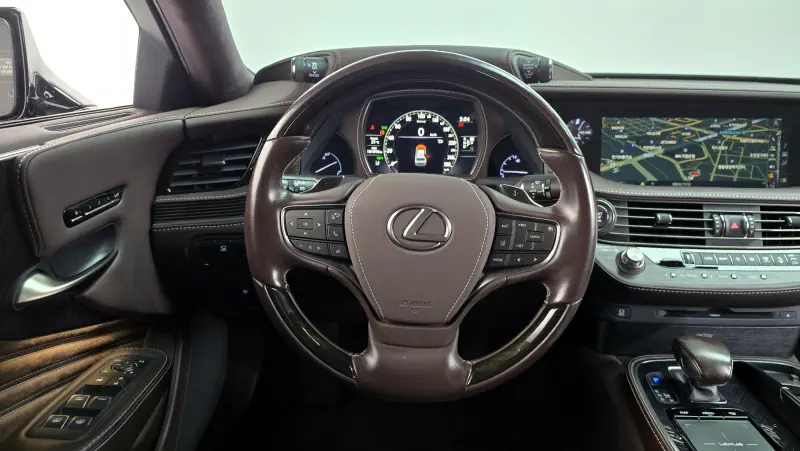 Lexus LS