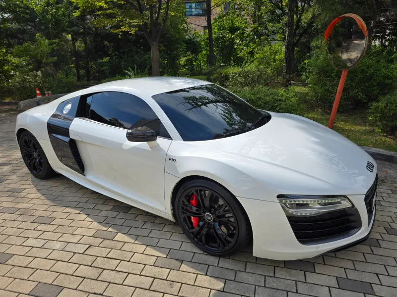 Audi R8
