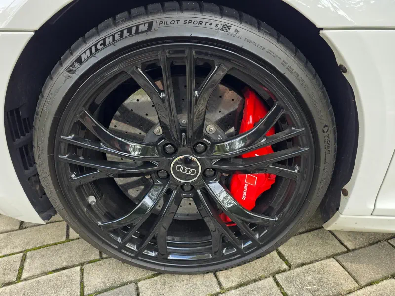 Audi R8