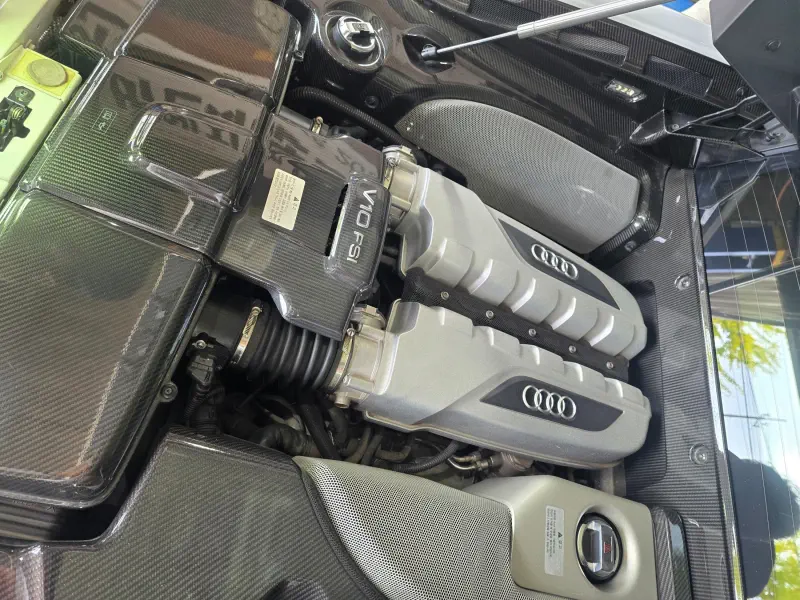Audi R8