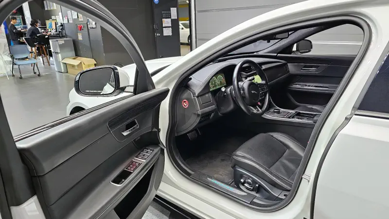 Jaguar XF