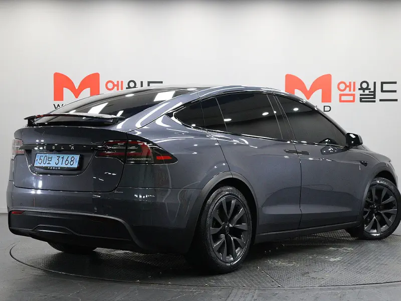 Tesla MODEL X