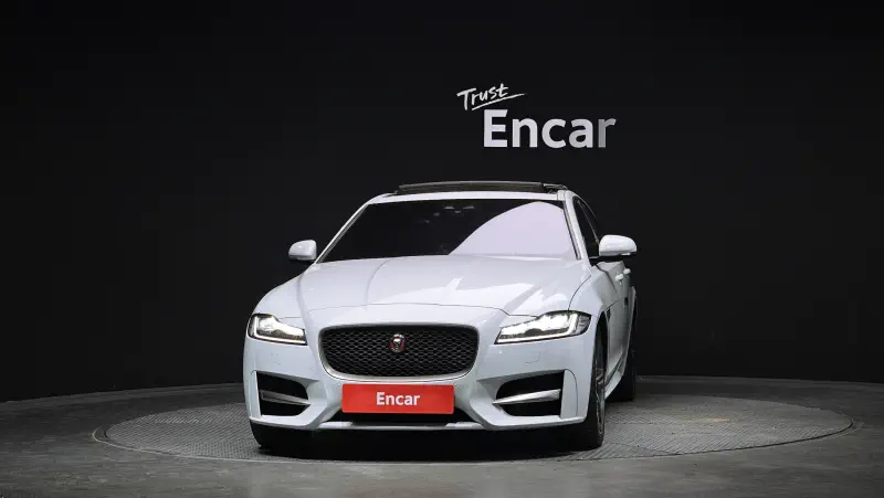 Jaguar XF