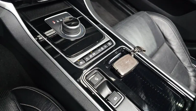 Jaguar XF