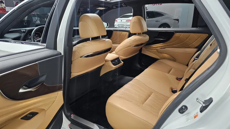 Lexus LS