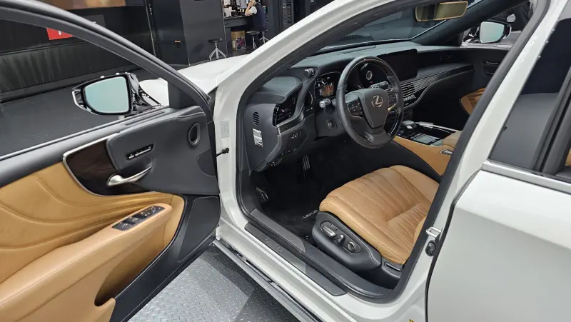 Lexus LS