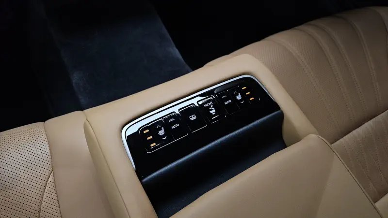 Lexus LS