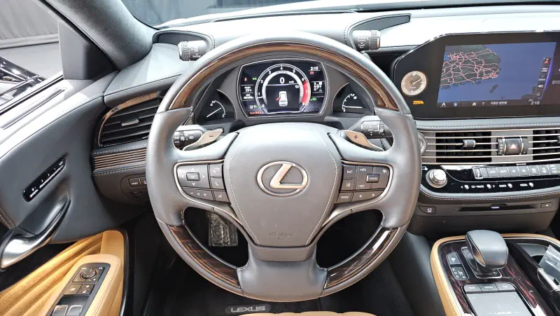 Lexus LS