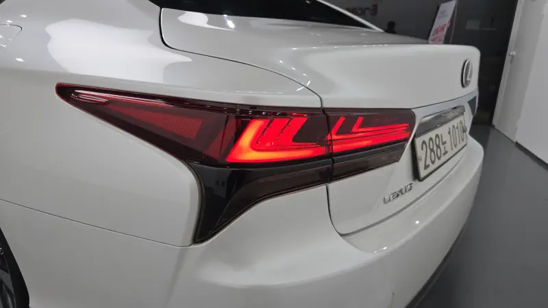 Lexus LS
