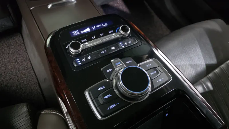 Genesis EQ900