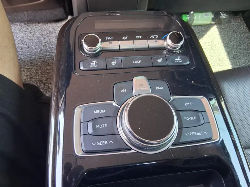 Genesis EQ900