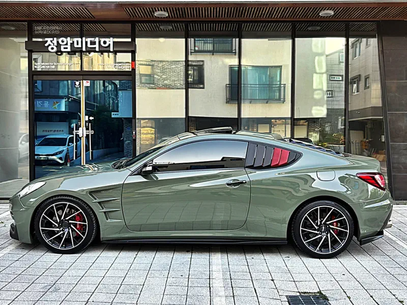 Hyundai Genesis