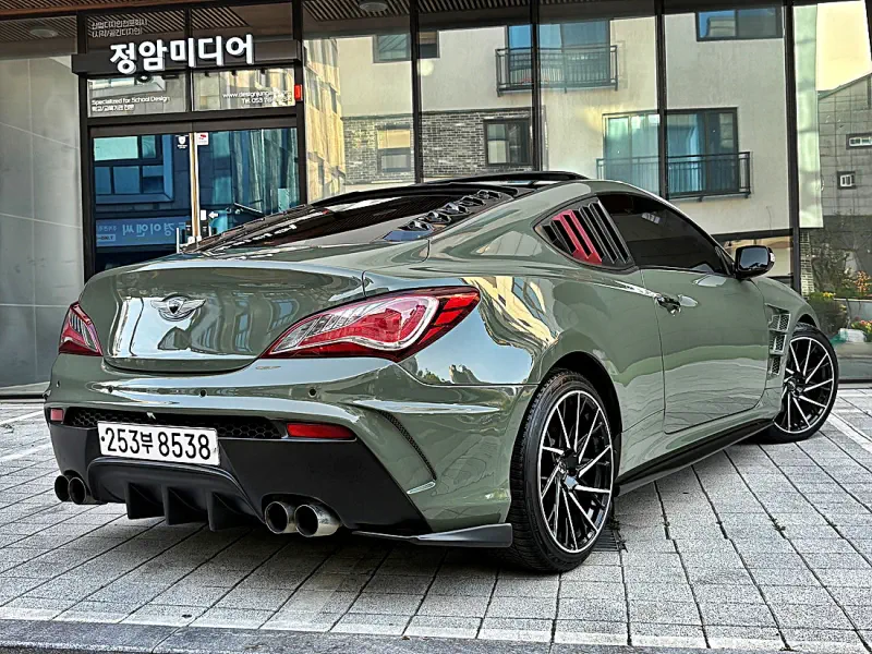 Hyundai Genesis