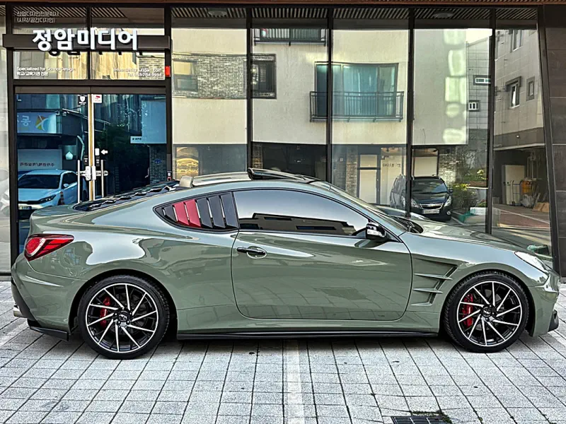 Hyundai Genesis