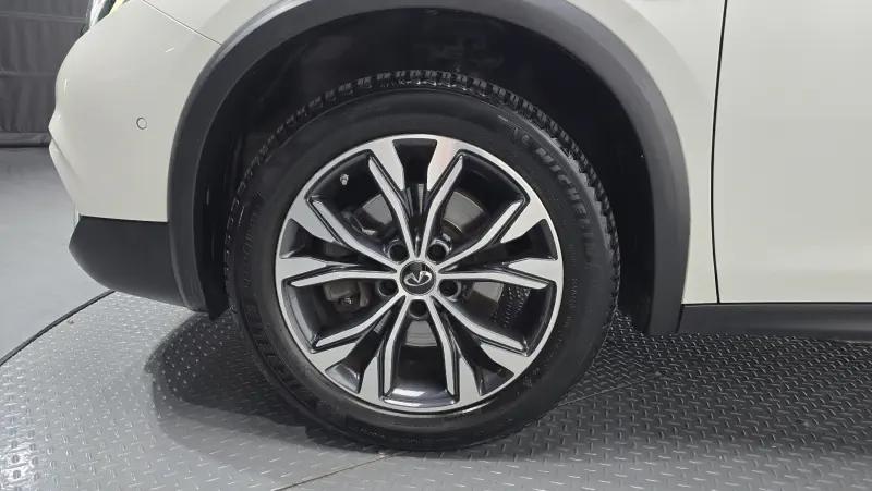 Infiniti QX30