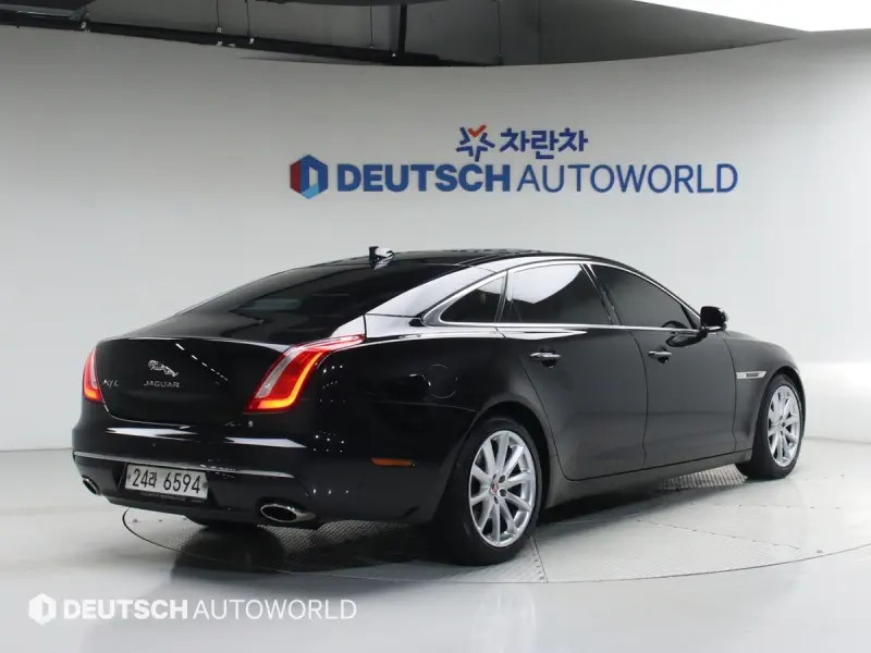 Jaguar XJ
