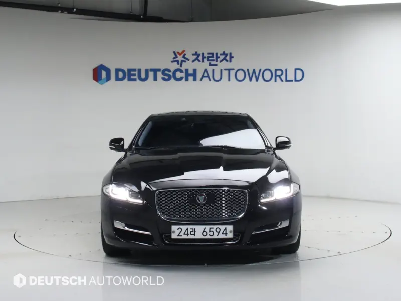 Jaguar XJ