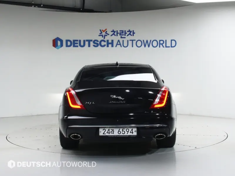 Jaguar XJ