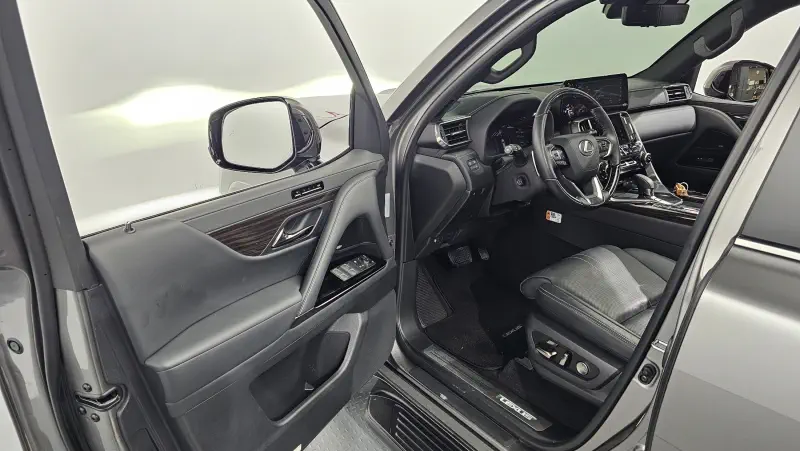 Lexus LX570