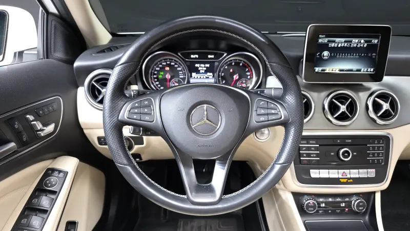 Mercedes-Benz GLA-Class