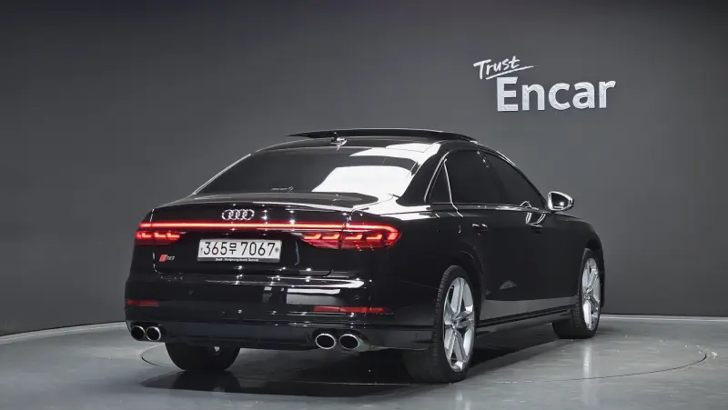 Audi S8