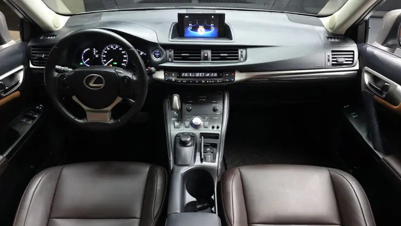 Lexus CT200h